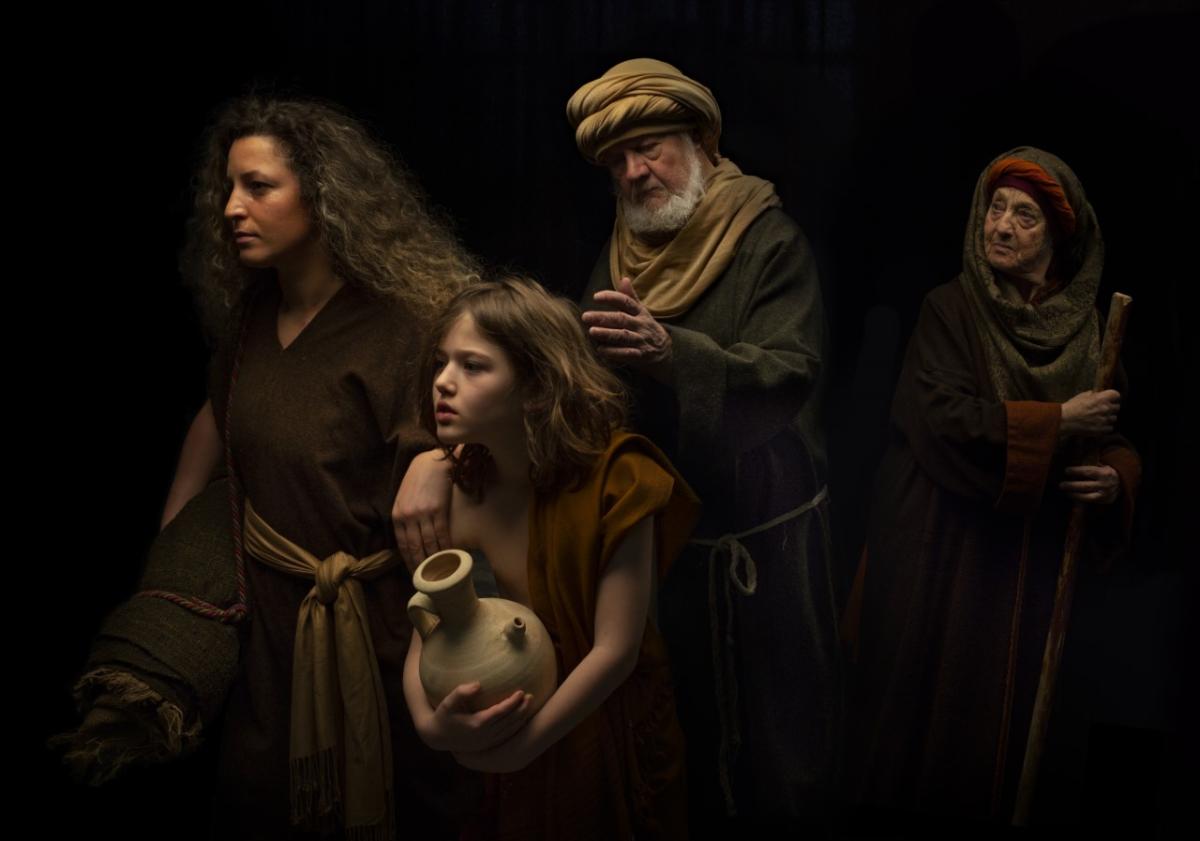  Deportation of Hagar -kuvassa Saara ja Abraham ajavat Abrahamille pojan synnyttäneen orjattaren, Hagarin, pois kotoa.